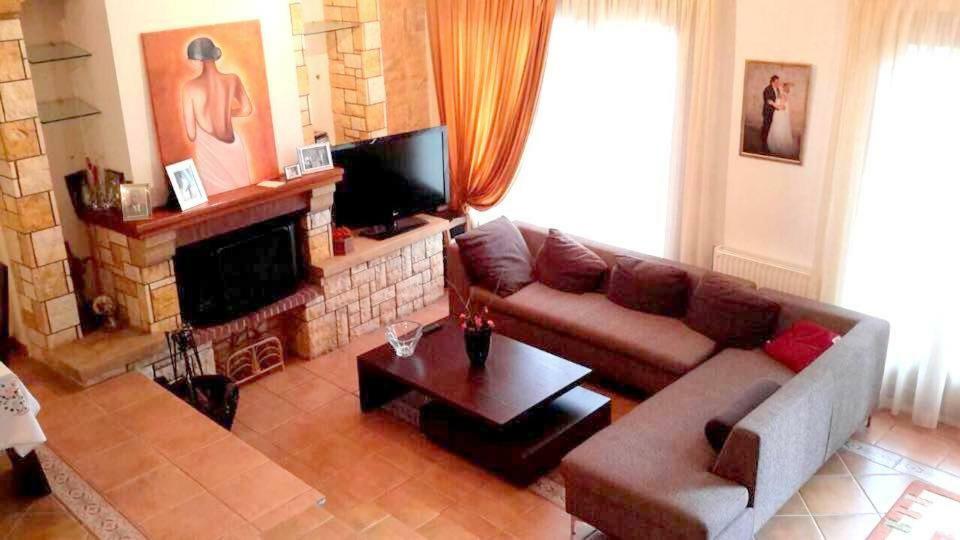 Dorothea'S Villa Platanos  Exterior photo